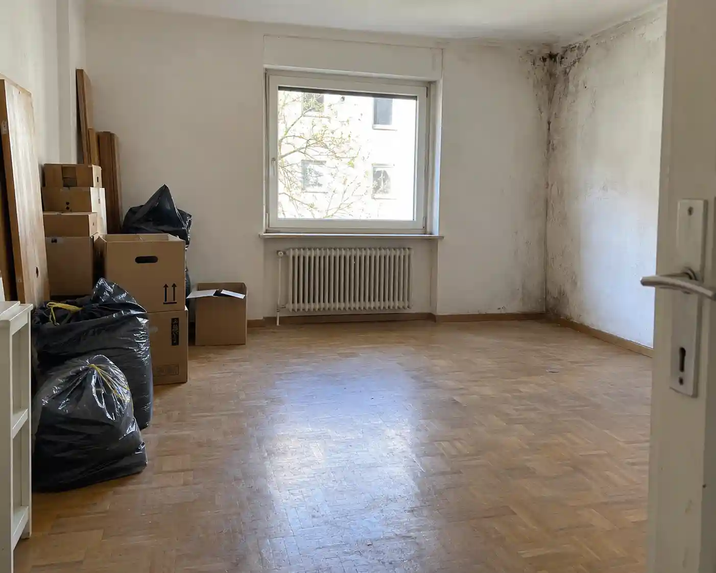 Geräumter Wohnbereich als Beispiel für den Zustand nach einer Wohnungsräumung